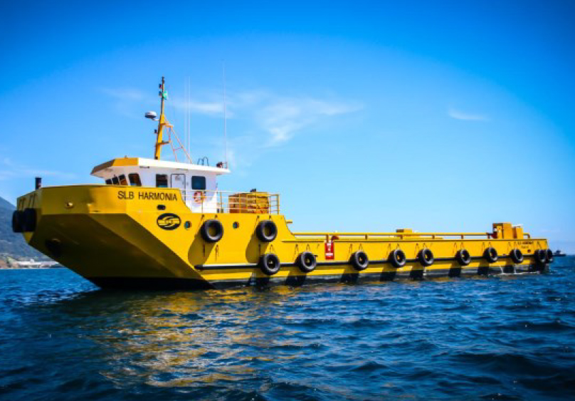 Embarcação para transporte de cargas